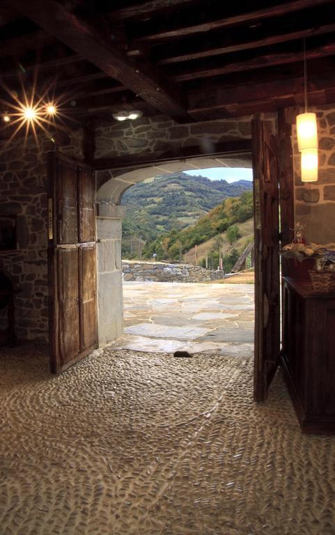 Casona De El Castaniu Hotel Serrapio Buitenkant foto