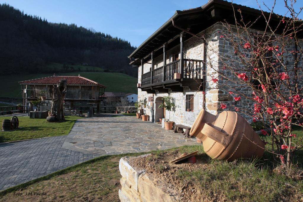 Casona De El Castaniu Hotel Serrapio Buitenkant foto
