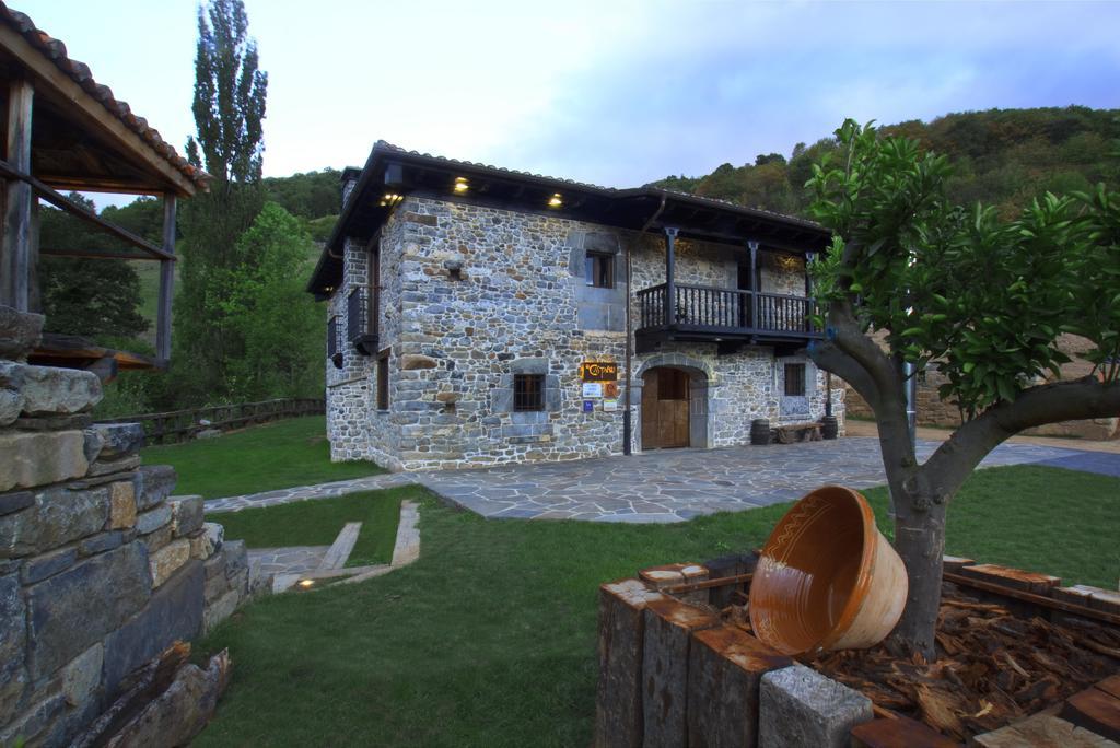 Casona De El Castaniu Hotel Serrapio Buitenkant foto