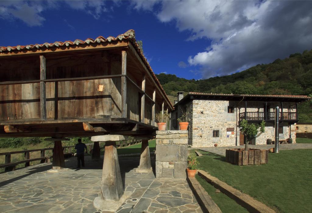 Casona De El Castaniu Hotel Serrapio Buitenkant foto